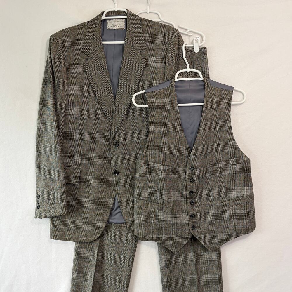 Saks Fifth Ave. Men’s 3 Piece Suit Gray Glen Plaid Blazer Vest 42R Pant 34x29